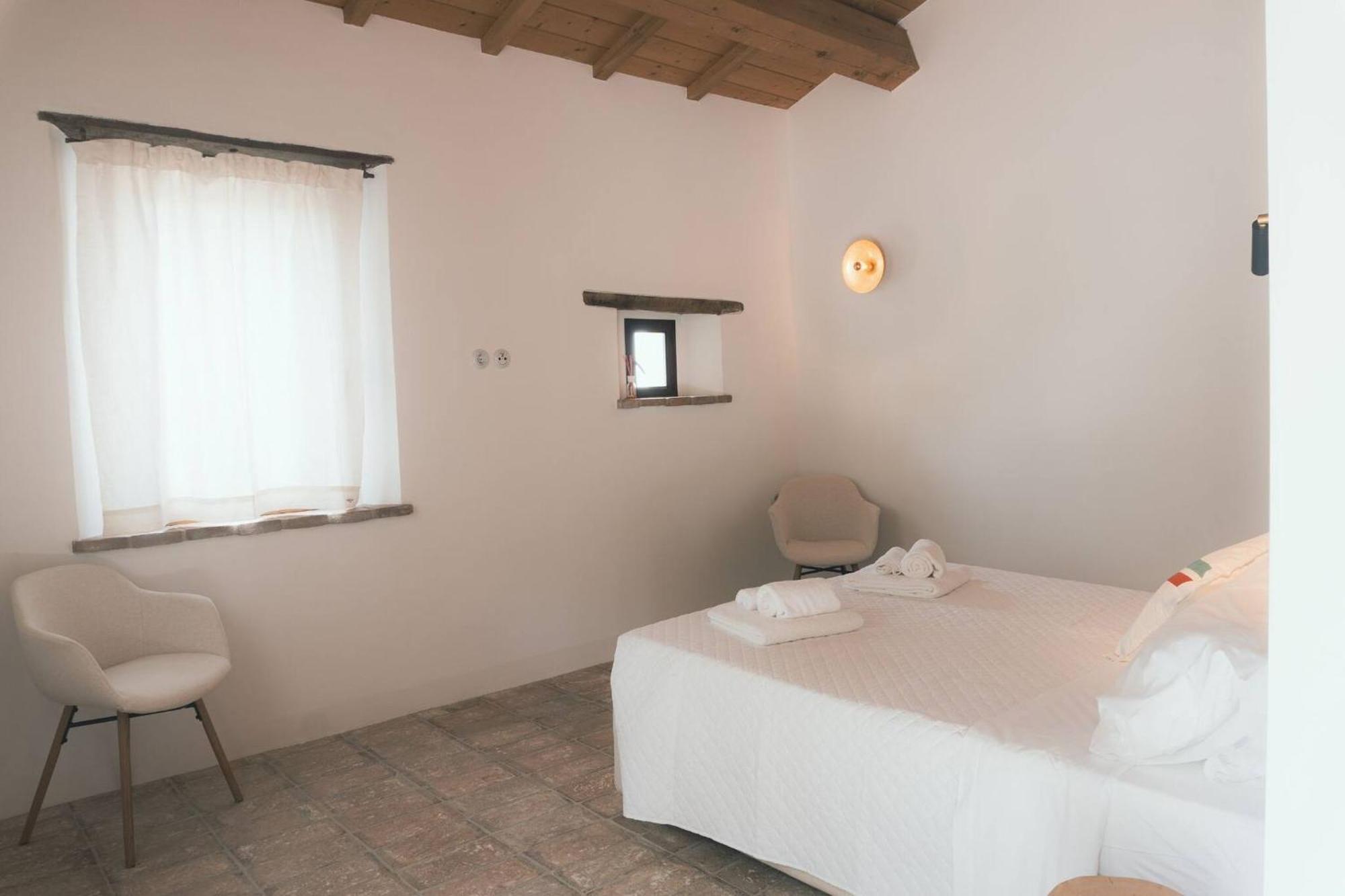 Villa Borgo Calbianco - Private House With Pool & Airco à Cerreto Castello Extérieur photo